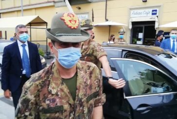 Torino, contestazione dei No Vax per Figliuolo