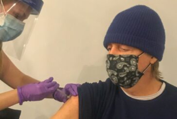 Covid, Paul McCartney si vaccina "E' cool, fatelo anche voi"