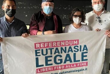 Eutanasia, Vasco Rossi firma per referendum fine vita
