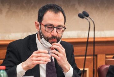 Incendi, Patuanelli "Governo valuta task force per Sud Italia"