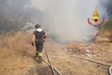 Fiamme domate sull'Etna, sulle Madonie si contano i danni