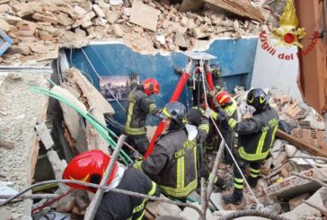 Crolla palazzina a due piani a Torino, morto un bambino