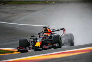 Pole Verstappen in Belgio, Ferrari in difficoltà sotto la pioggia