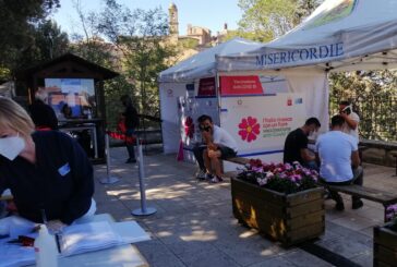 Postazione dell’Asl Toscana sud est per i vaccini al Bravìo delle Botti