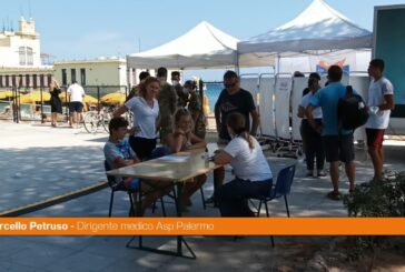 Vaccini in spiaggia a Mondello, alta adesione dei palermitani