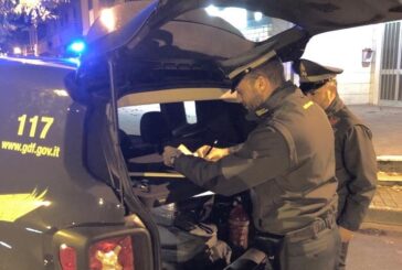 Controlli antidroga delle Fiamme Gialle: giovane sorpreso con hashish e marijuana