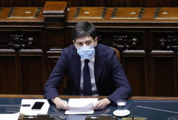 Speranza "Persone che hanno paura del vaccino sono ormai una minoranza"