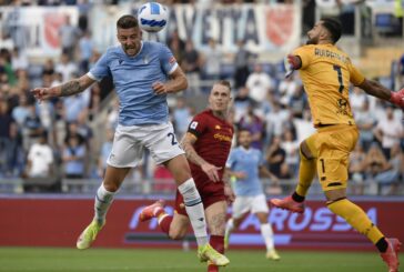 Lazio-Roma 3-2, Sarri batte Mourinho nel derby romano