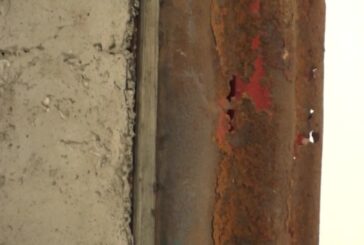 A Milano la mostra “Ulteriori gradi di libertà”. I materiali poveri diventano opere d’arte