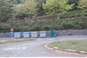 Spostati i cassonetti dei rifiuti in viale Bracci