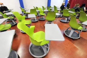 Scuola, Bianchi "Stanziati fondi per sostituire i banchi non a norma"