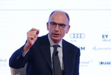Green pass, Letta "Non vaccinarsi non è motivo per bloccare il Paese"