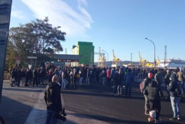 Green pass, proteste e blocchi nei porti di Genova e Trieste