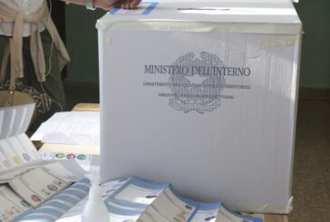 Urne aperte per i ballottaggi, occhi puntati su Roma e Torino