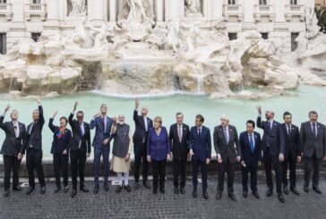 G20, Draghi e i leader a Fontana di Trevi lanciano la monetina
