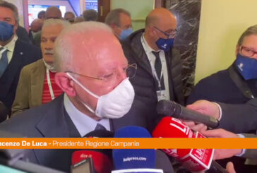 De Luca: "Italia galleggia in mare debiti, serve crescita 5% l'anno"