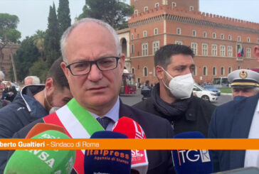 Sindaco di Roma depone corona d'alloro all'Altare della Patria