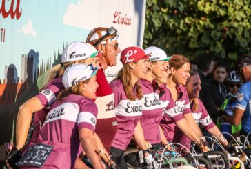 L’Eroica felice e festosa: oltre settemila a pedalare sulle strade bianche