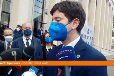 Speranza "La pandemia non è finita, insistere con le vaccinazioni"