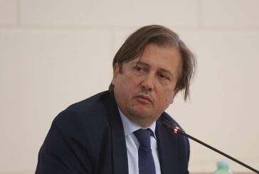 Vaccino, Sileri: "Per la terza dose priorità anche per i docenti"