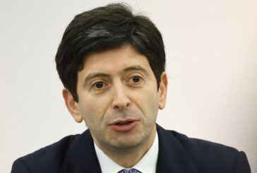 Covid, Speranza "Accelerare con richiami, superate 2 mln terze dosi"