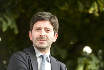Vaccino, Speranza "Bimbi da dicembre, terza dose anche sotto 60 anni"