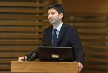 Covid, Speranza "Non abbassare la guardia"