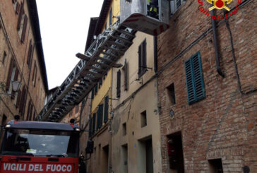 Incendio in via della Diana: soccorsa una 80enne
