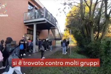 Rissa per un panino in una scuola di Carpi