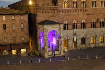 La Cappella di piazza del Campo si illumina di lilla