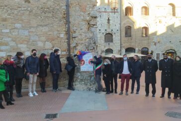 San Gimignano intitola la piazza delle Erbe a Teresa Sarti a Gino Strada