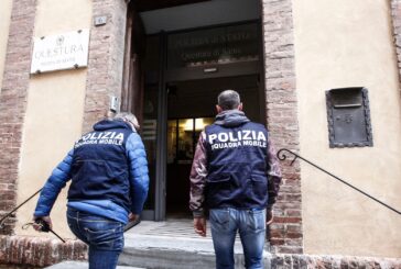 Tentano la fuga col monopattino rubato: beccati dalla Polizia