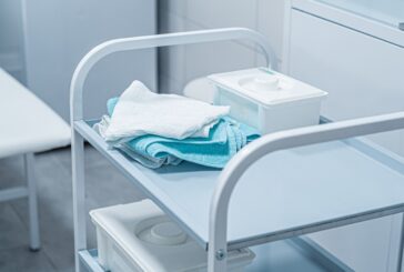Carrelli per elettromedicali: strumenti per i professionisti della salute