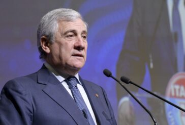 Governo, Tajani "Solo Draghi può tenerlo unito, si arrivi al 2023"