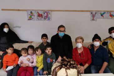 Il cardinale Lojudice visita le famiglie afghane a Siena