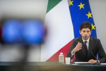 Covid, Speranza "Abbiamo piegato la curva grazie ai vaccini"