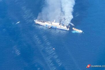 Incendio su un traghetto dalla Grecia all'Italia, 288 in salvo