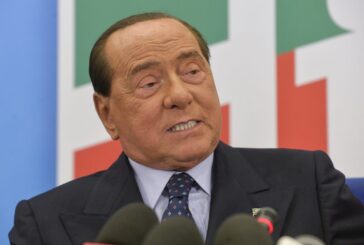 Covid, Berlusconi "L'obiettivo è un'estate senza restrizioni"