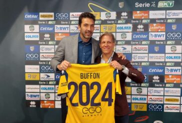 Buffon rinnova col Parma fino al 2024 "Sono ancora calciatore"