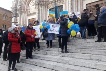 Più di mille in piazza Duomo per la pace