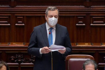 Ucraina, Draghi alla Camera si commuove per Zelensky