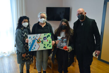 Ragazza di 13 anni dona un disegno all’ospedale di Siena