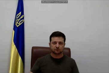 Zelensky: "Continuiamo a combattere, russi pronti a bombardare Odessa"