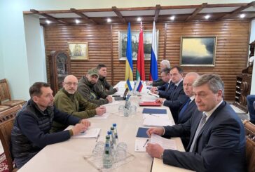 Ucraina, pochi passi avanti nei colloqui di pace, guerra non si ferma