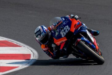 Oliveira domina sul bagnato il Gp di Indonesia