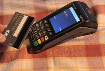 In calo l'uso del contante, sempre più usate le carte di pagamento
