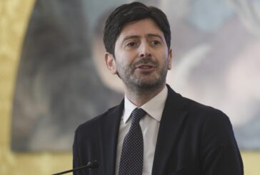 Covid, Speranza "Avere fiducia ma mantenere i piedi per terra"