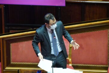 Governo, Patuanelli: "Lealtà significa anche dire cosa non va bene"
