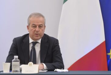 Covid, Locatelli "Andamento casi migliora, ma virus circola"