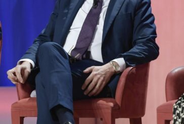 Covid, Sileri "Da maggio spostiamo mascherina da faccia a tasca"
